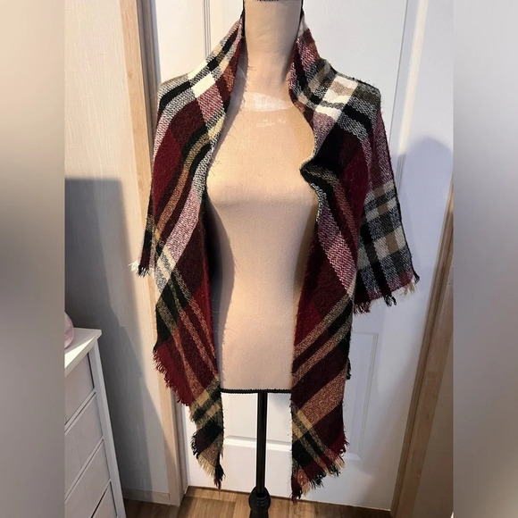 Unbranded scarf, red, black, tan plaid pattern - Picture 1 of 5